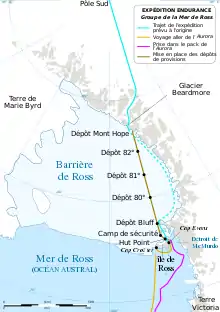 Carte de l'Antarctique avec plusieurs traits de couleur représentant les trajets prévus des différentes équipes.