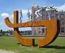 Monument dans le port de Rotterdam.