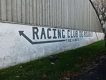 Photo d'un mur portant l'inscription Racing Club de Roubaix.