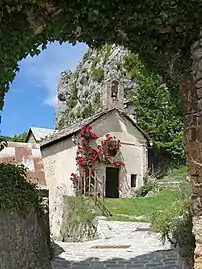 Chapelle Notre-Dame vue de la porte des remparts ouest.