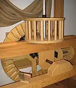 Maquette du mécanisme de transmission de la roue à aubes vers la meule à grains située à l’étage supérieur.