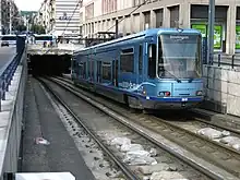 Un tramway avec une section souterraine tel qu'évoqué à Rennes existe en France : le tramway de Rouen en 1994, localement dénommé... « métro ».
