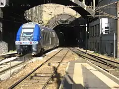 Un TER quittant la gare.