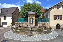 La fontaine de la Vierge.