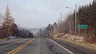 La route 255 vers Val-des-Sources près de Dudswell.