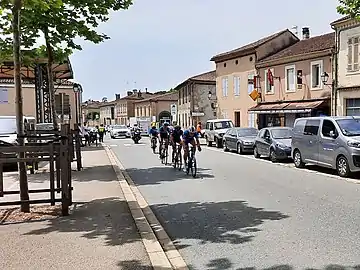 L'échappée à Seissan lors de la première étape...