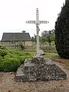 Croix du cimetière de la chapelle de Bielleville.