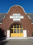 Ancienne école de filles de la cité Nouméa de la Compagnie des mines de Drocourt, actuel centre d'activités culturelles et de loisirs Marie-Curie