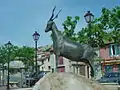 Statue de chèvre devant la mairie du Rove.