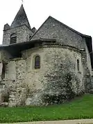 Le clocher et le chœur de l’église.