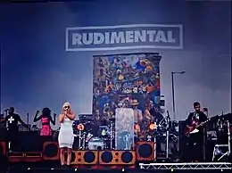 Rudimental au V Festival de 2014.