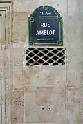 Plaque de rue de la rue Amelot à Paris.