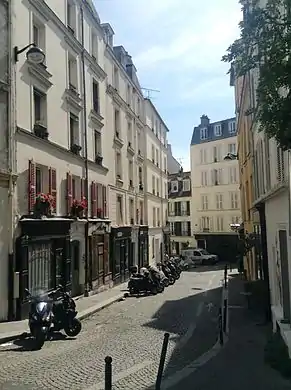 La rue Androuet, vue de la rue Berthe.