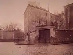 La rue (celle de droite) en 1901 (photographie d'Eugène Atget).