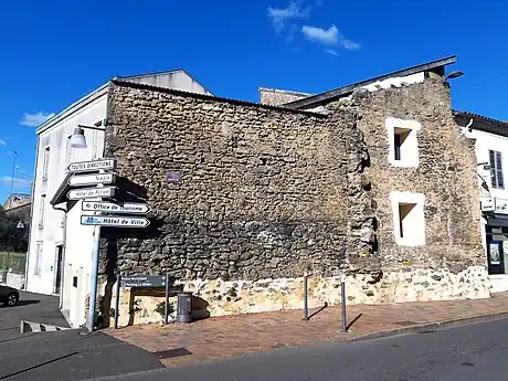 Vestige du deuxième rempart du Bourg de la Grande Fontaine, rue des Cordeliers.