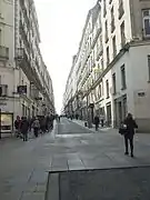 Rue Crébillon, typique du XIXe siècle.