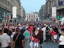 Affluence dans les rues lors de la traditionnelle braderie de Lille.