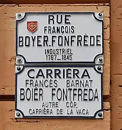 Plaques de rue en français et en occitan.