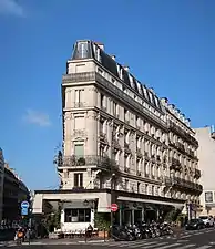 Immeuble au croisement avec la rue Gay-Lussac.