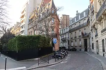 Entrée de la rue depuis l'avenue Georges-Mandel.