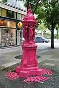 Fontaine Wallace rue Jean-Anouilh, à Paris.