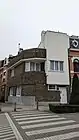 Au no 47 : à l'angle de la rue de la Cambre/Eggerickx, maison moderniste signée sur le soubassement « JOS / WILLAME / ARCH », 1933. Bâtiment conçu comme deux volumes imbriqués l'un dans l'autre, différenciés par leur matériau. D'une part, un volume principal de briques, à deux niveaux sous toiture-terrasse et angle traité en pan coupé. D'autre part, un vaste volume enduit en blanc, en forme de parallélépipède rectangle dressé, qui semble encastré dans le volume principal, vers la rue Jean-Gérard Eggerickx, au-dessus de l'entrée.