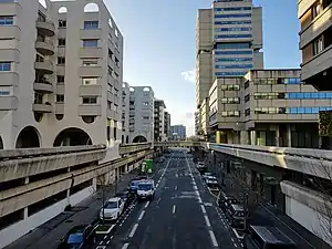 Rue Jean Fleuret - quartier Mériadeck, prise depuis une passerelle.