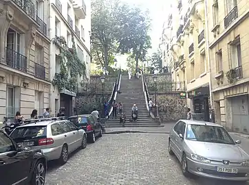 La rue Juste-Métivier vue de la rue Caulaincourt.