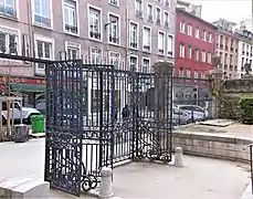 Les grilles d'entrée du Jardin de ville, côté rue Montorge