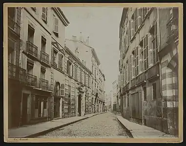 La grande-rue, vue de la rue Caminade, avant les destructions de la rue Théodore-Ozenne, par Paul Bacard (1908, archives municipales).