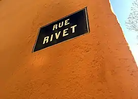 Voir la plaque.