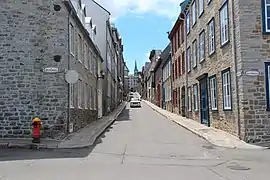 En face de là où était la porte (rue Sainte-Famille en 2012)