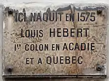 No 129 : plaque en hommage à Louis Hébert.