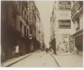 Rue Saint-Jacques entre le boulevard Saint-Germain et la rue du Petit-Pont vers 1900.