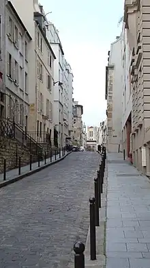 La rue Tournefort vue depuis le bas.