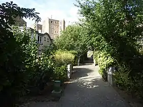 Domaine du l'ancien couvent des moines de Picpus au no 160.