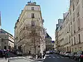 À gauche, la rue Crébillon, à droite, la rue de Condé. Au fond, à gauche, le théâtre de l'Odéon, à droite, le palais du Luxembourg.