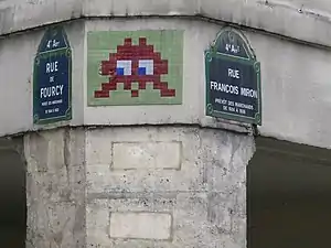À droite : Plaque de la rue François-MironÀ gauche : Plaque de la rue de Fourcy.