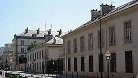 Caserne vue du côté de la rue de Reuilly.