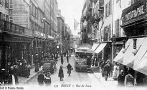 La rue de Siam avant guerre et le tramway y passant.