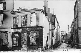 Bâtiment d'angle avec la rue de l'Isle détruit lors de la Grande Guerre.