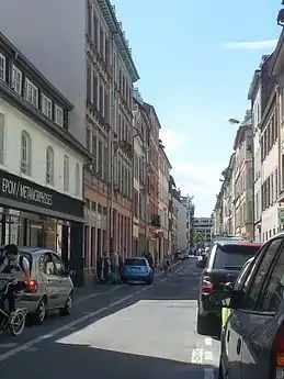 Vue vers le boulevarddepuis la rue de la Course