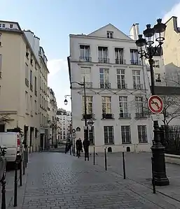 Rue de la Lune -angle de la rue Notre-Dame de Bonne Nouvelle. Maison 17ème