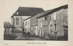 Rue de la mairie de Culey, avec en arrière-plan l'église du village (1916)