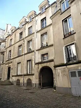 Porche d'entrée dans la deuxième cour.