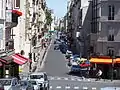 La première portion de la rue en direction de la Seine.