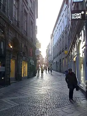photographie de la rue du Consulat, une des rues commerçantes du centre-ville de Limoges