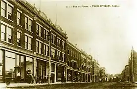 Rue du Platon, Trois-Rivières (La rue du Platon est le nom de la rue des Forges à l'époque pour la partie de la rue entre le fleuve et la rue Notre-Dame).