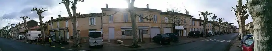 Panoramique de la rue principale, côté est.