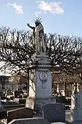 Monument (1866) des trois enfants de la reine Marie-Christine qui vécurent à la Malmaison.